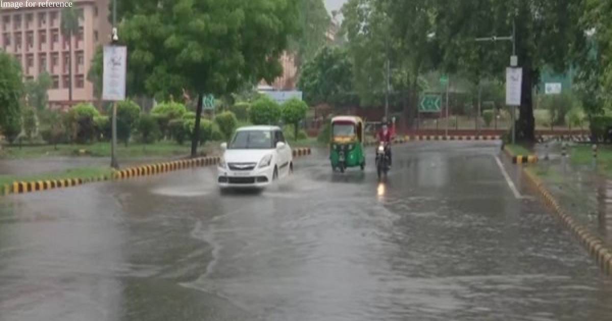 Rain lashes Delhi, brings relief from heat